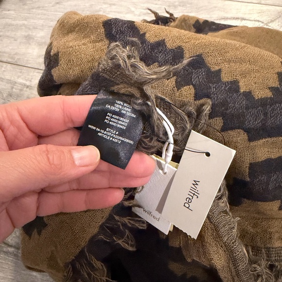 Aritzia Wilfred Scandi Merino Wool Blanket Scarf - Picture 5 of 5